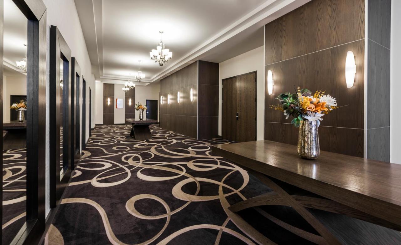 Imperia Hotel Et Suites Terrebonne Bagian luar foto
