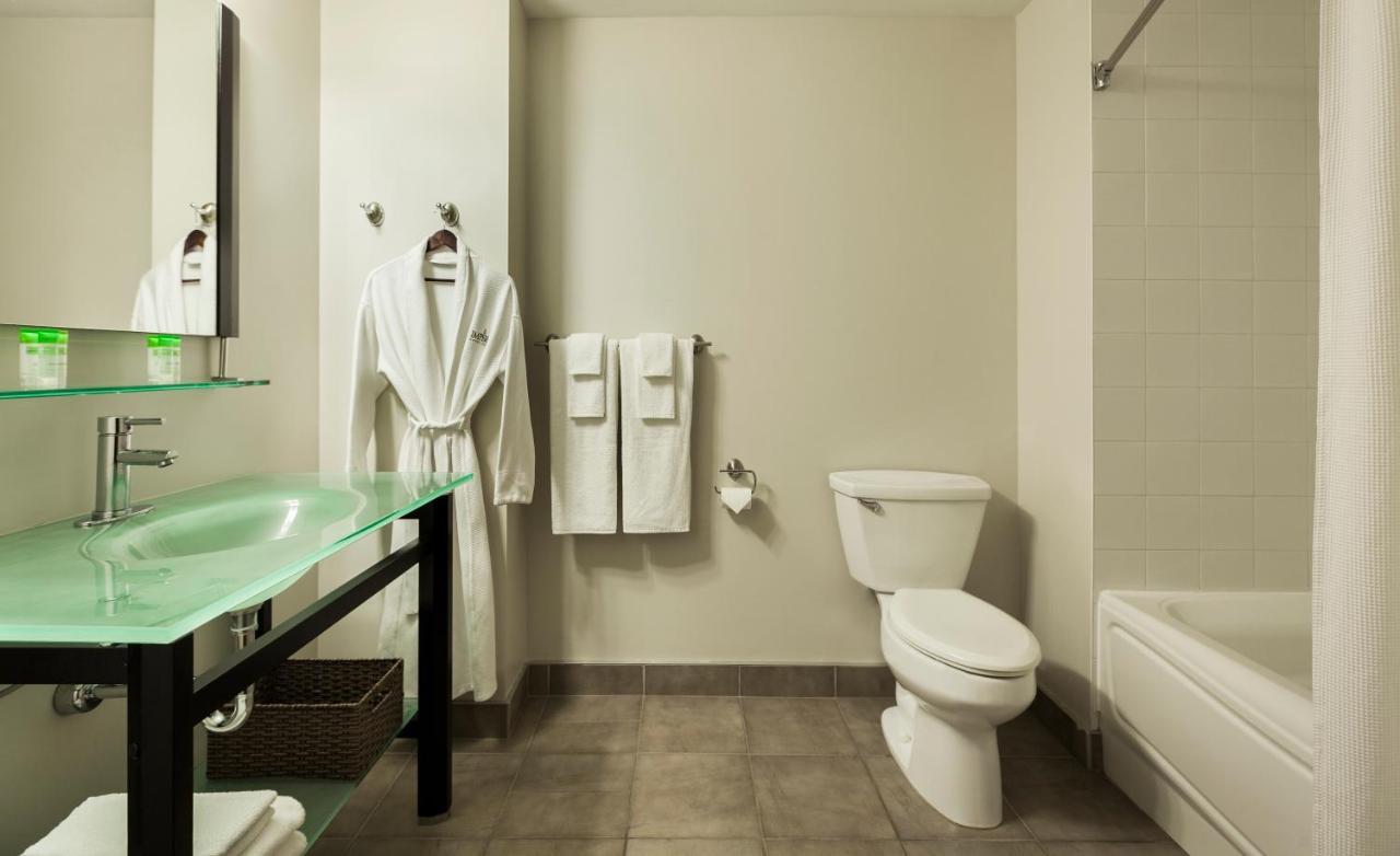 Imperia Hotel Et Suites Terrebonne Bagian luar foto