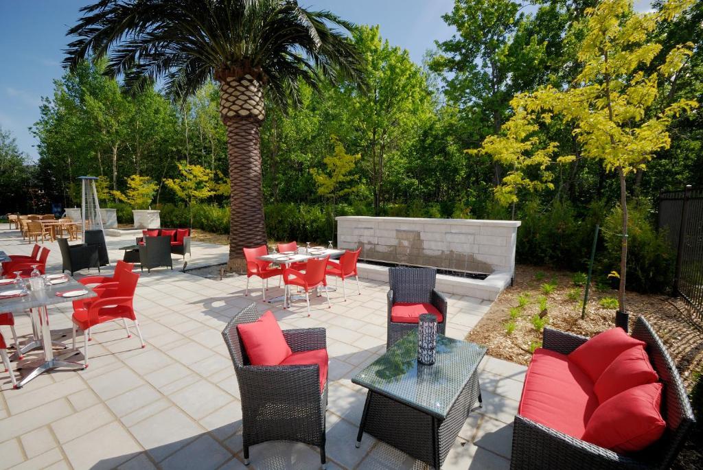 Imperia Hotel Et Suites Terrebonne Bagian luar foto