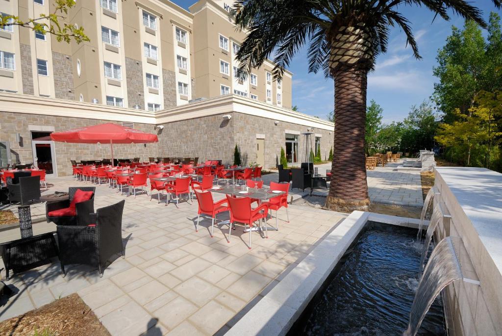 Imperia Hotel Et Suites Terrebonne Bagian luar foto