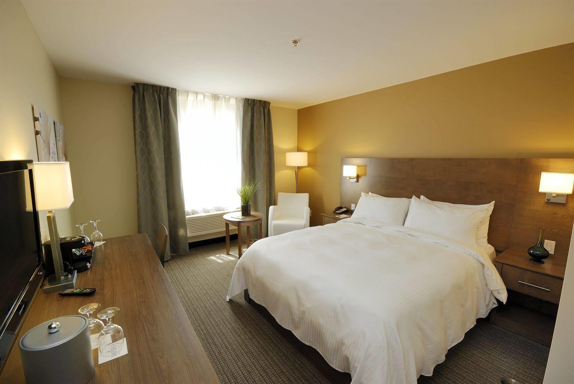 Imperia Hotel Et Suites Terrebonne Bagian luar foto