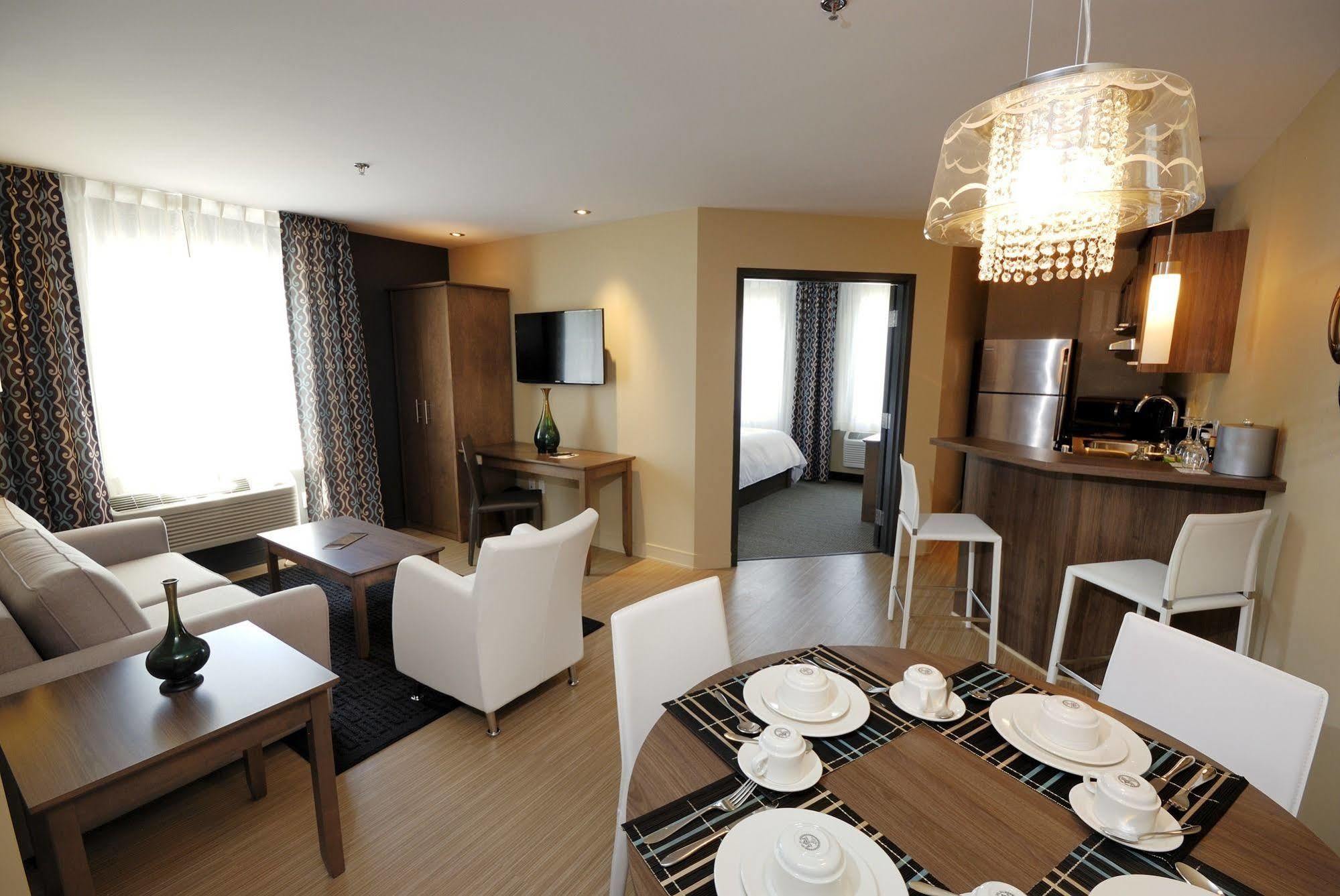 Imperia Hotel Et Suites Terrebonne Bagian luar foto