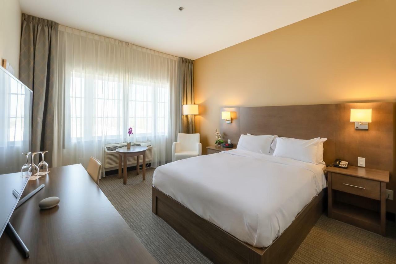 Imperia Hotel Et Suites Terrebonne Bagian luar foto