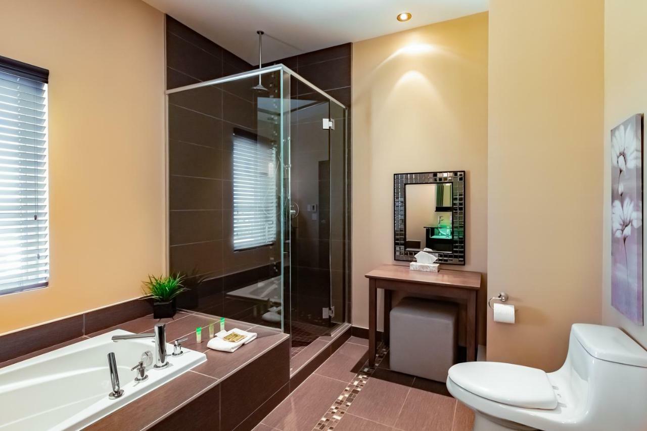 Imperia Hotel Et Suites Terrebonne Bagian luar foto