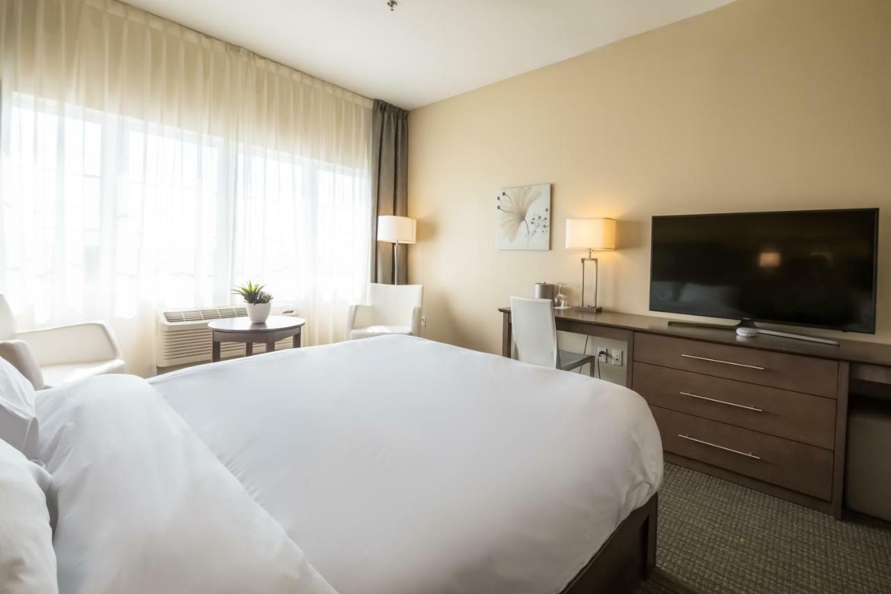 Imperia Hotel Et Suites Terrebonne Bagian luar foto