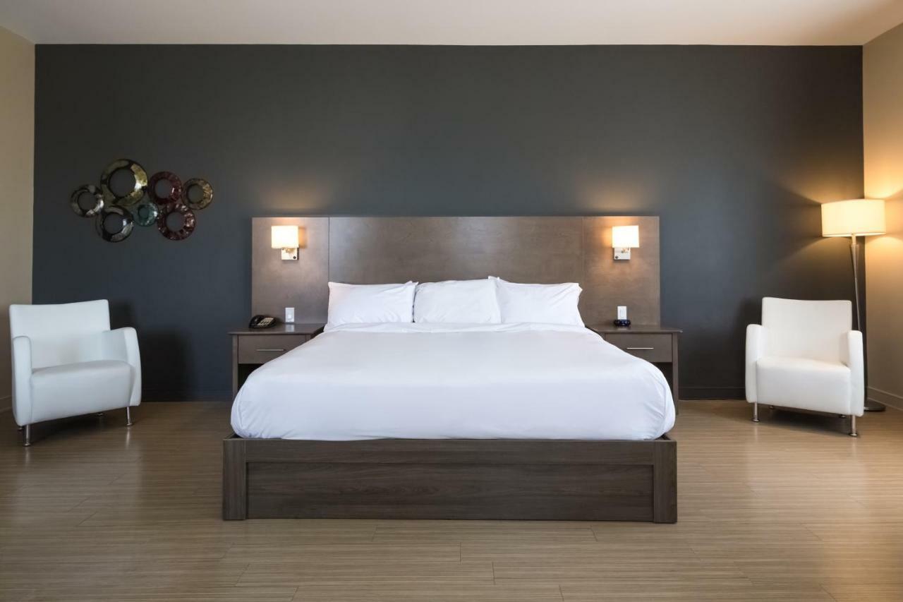 Imperia Hotel Et Suites Terrebonne Bagian luar foto