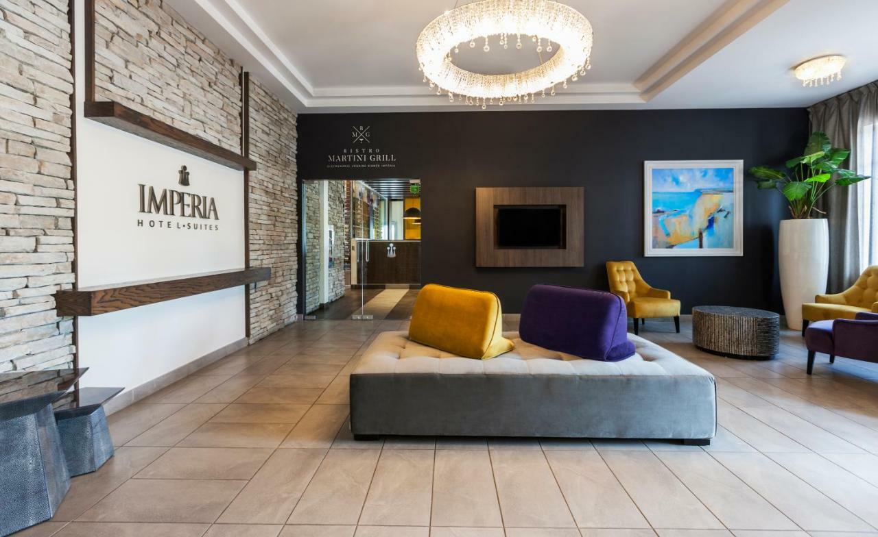 Imperia Hotel Et Suites Terrebonne Bagian luar foto